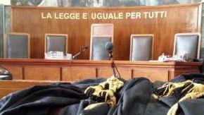 Aggredisce il padre e la madre perché non gli danno dei soldi
