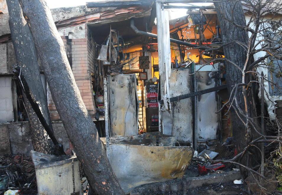 Rogo distrugge lo storico bar, la disperazione del titolare: «Danni per 200mila euro»