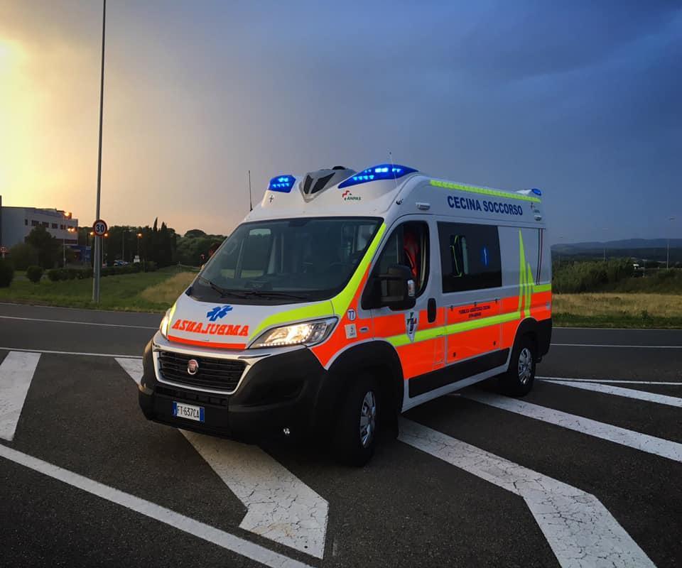 Un'ambulanza della Pubblica Assistenza di Cecina