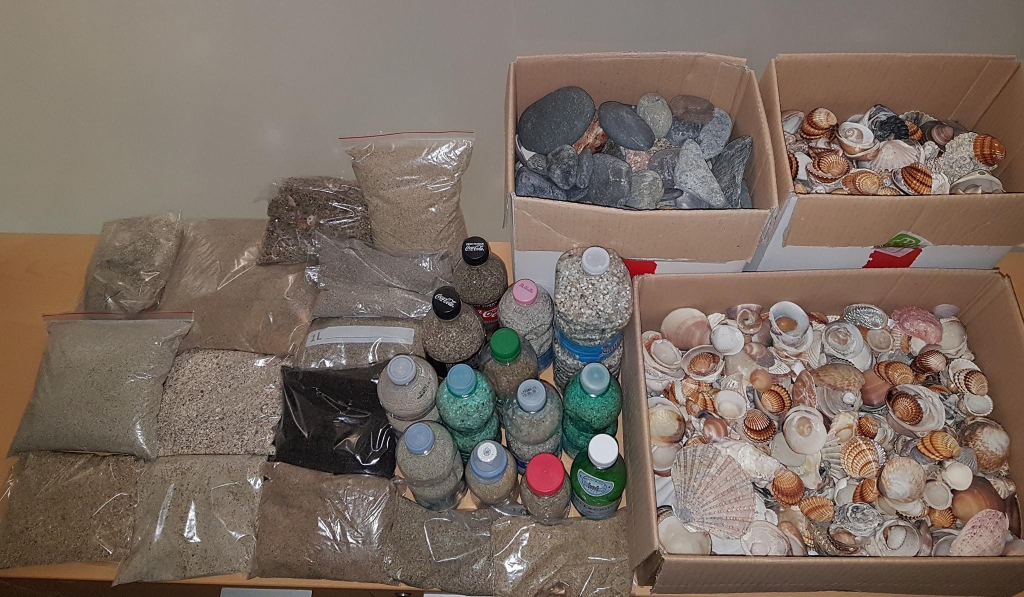 Materiali recuperati in aeroporto in una foto d'archivio