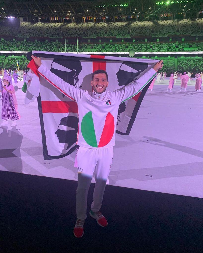 Spissu nello stadio olimpico di Tokyo durante la cerimonia inaugurale dei Giochi