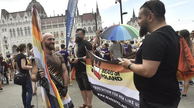 Ungheria: Gay pride sfida domani politiche Orban su Lgtb