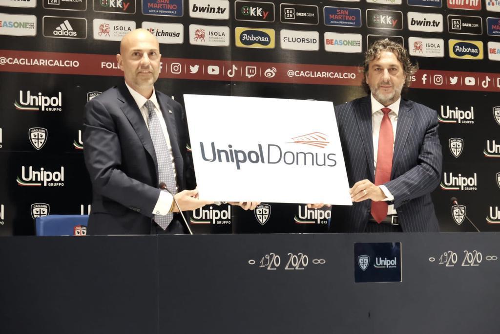 Tommaso Giulini e Carlo Cimbri mostrano il nuovo nome dello stadio rossoblù, Unipol Domus (foto Mario Rosas)