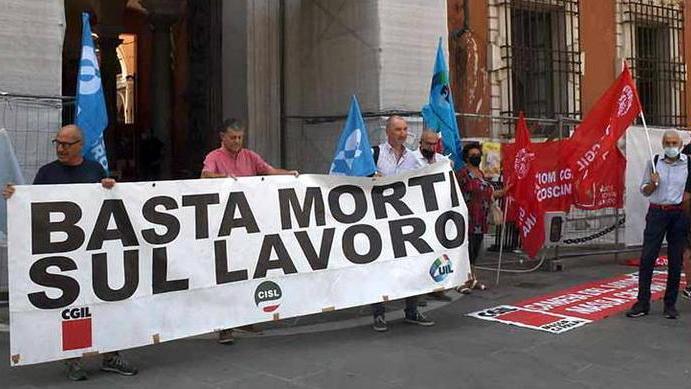 Il cuore degli operai: danno parte di stipendio alla famiglia di Daniele