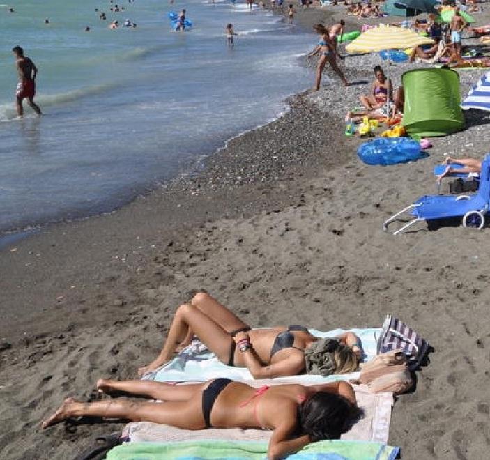 Controlli sugli arenili per informare i bagnanti ed evitare assembramenti 