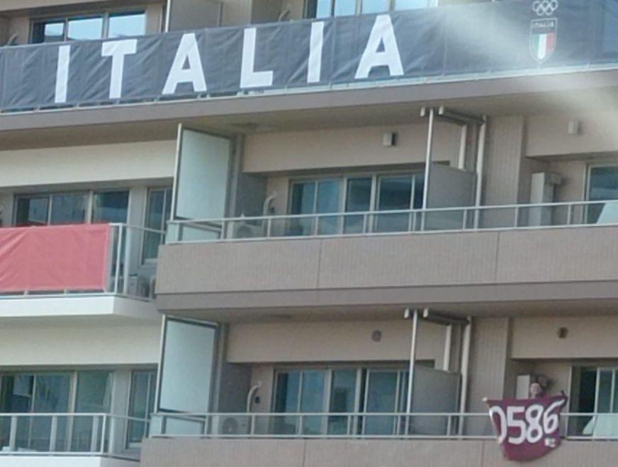 Riappare lo striscione 0586, il villaggio olimpico a Tokyo parla già livornese 