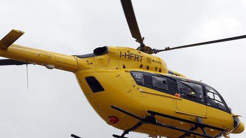 Cade dal terrazzo, fratture alle gambe per una 39enne
