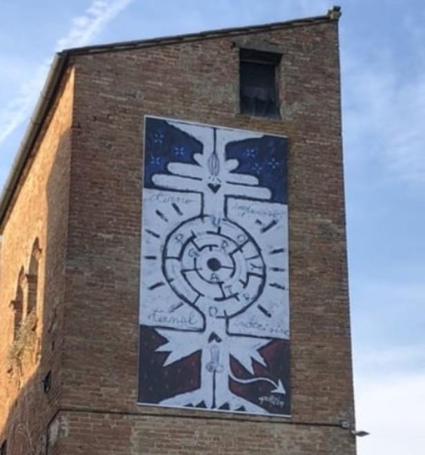 «Installazioni ridicole e le antiche mura nel degrado» 
