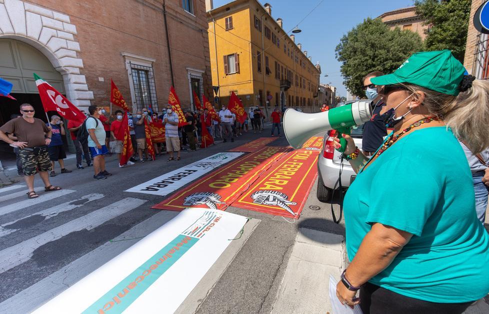 Il sindacato torna in trincea «Il lavoro non si tocca» 