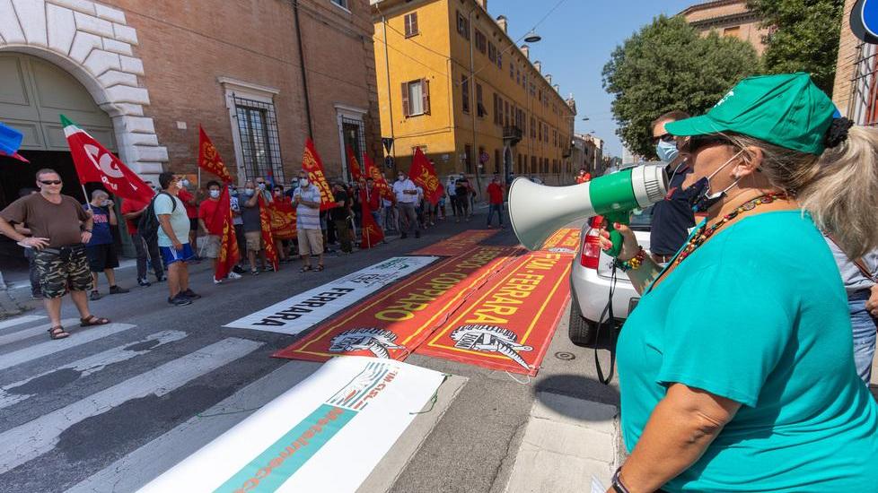 Il sindacato torna in trincea «Il lavoro non si tocca»