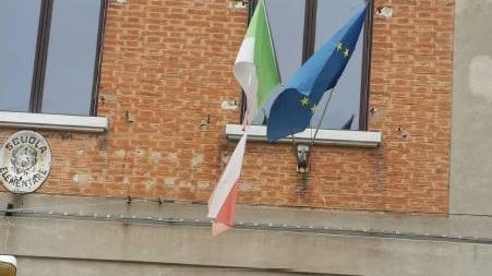 Bandiera italiana a brandelli