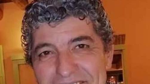 Stroncato da malore muore in casa a 63 anni Amava il karaoke