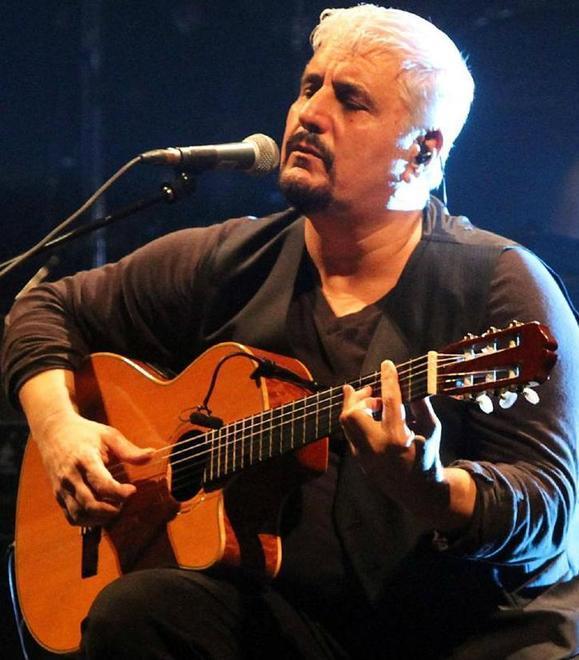 “Nero a metà” in piazza omaggio a Pino Daniele