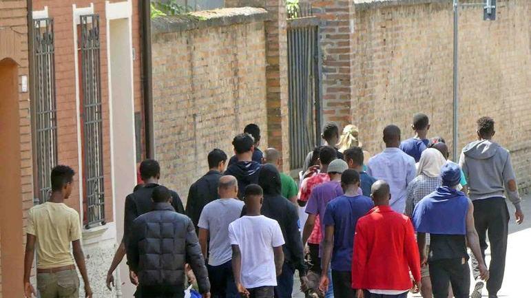 Vaccino ai migranti ospiti dei Centri di accoglienza