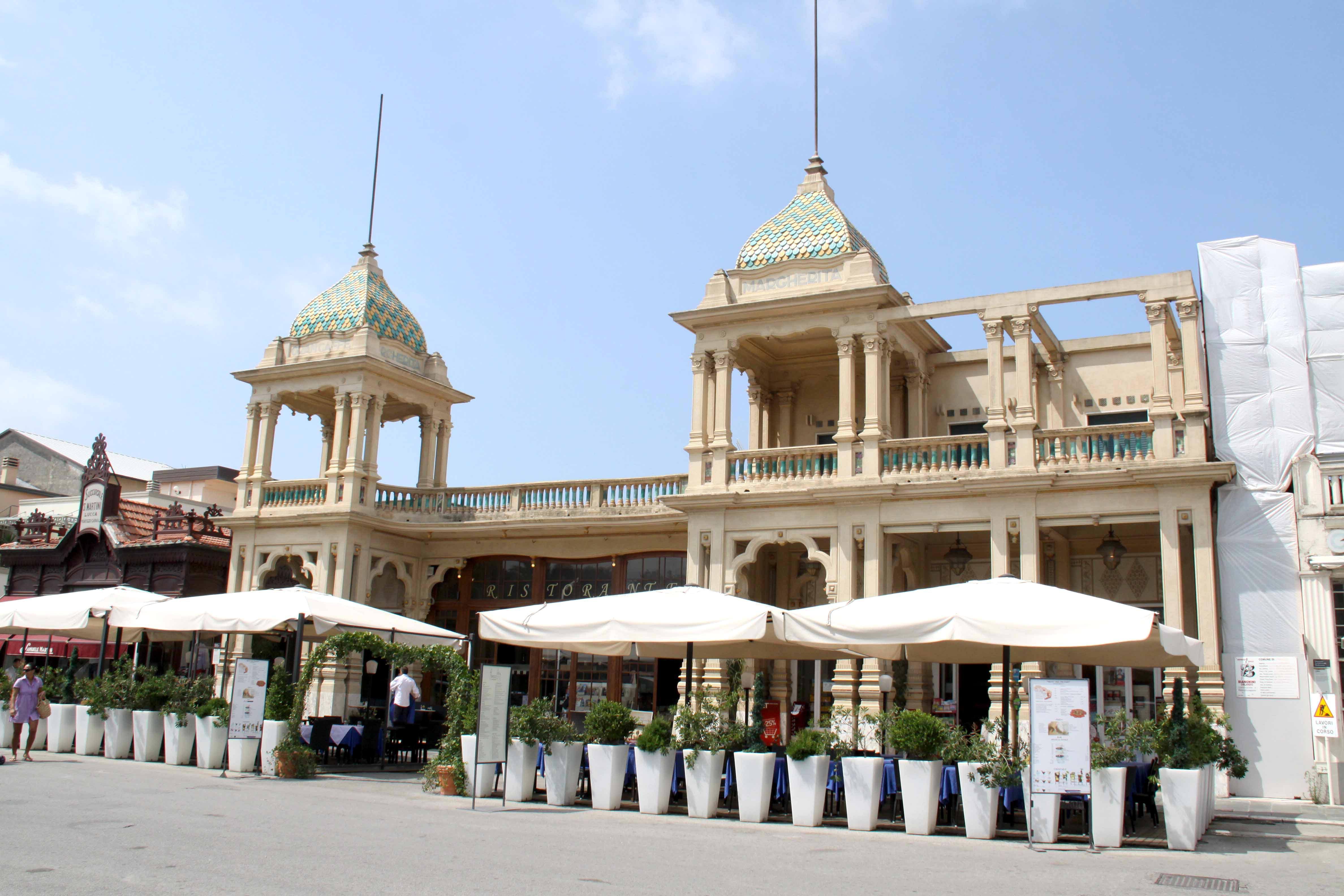 Il Caffè Margherita a Viareggio, locale storico esempio del liberty viareggino