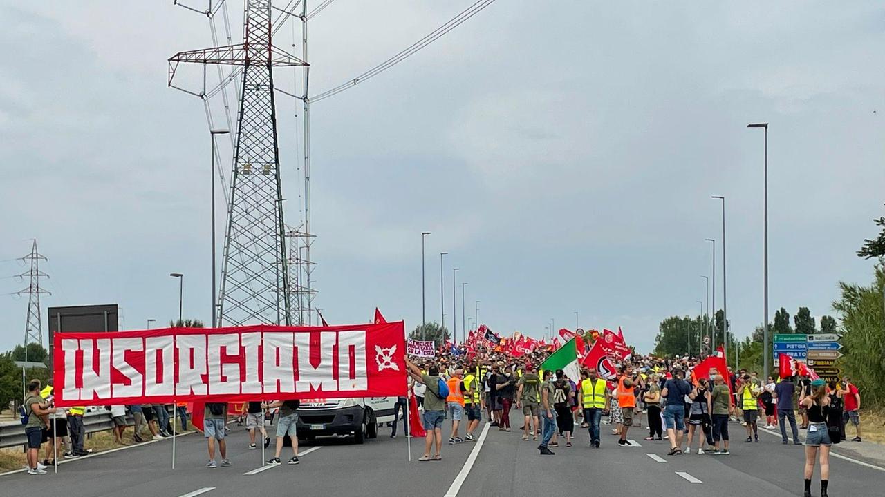 Il corteo dei lavoratori Gkn (foto Dario Baldi)