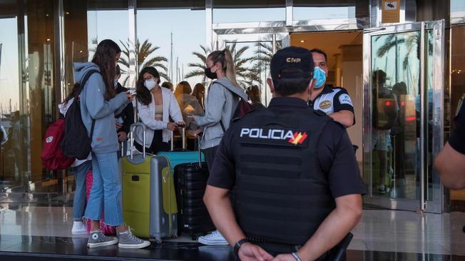 Spagna impone quarantena di 10 giorni a 4 nuovi Paesi