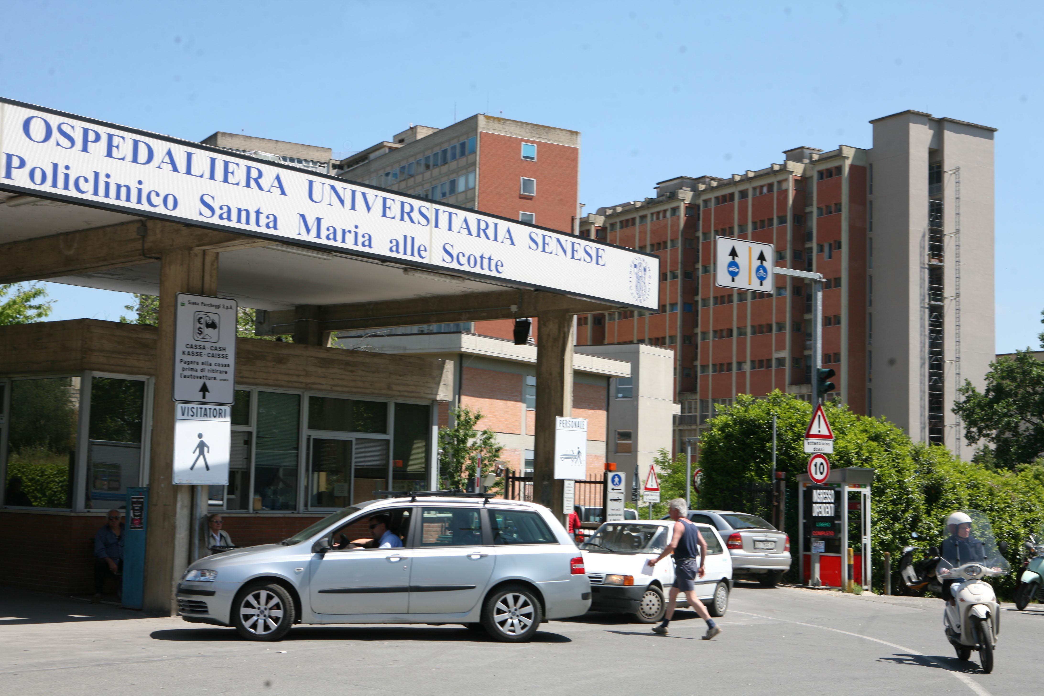 L'ospedale Le Scotte di Siena: qui ha perso la vita la 16enne investita dall'amica