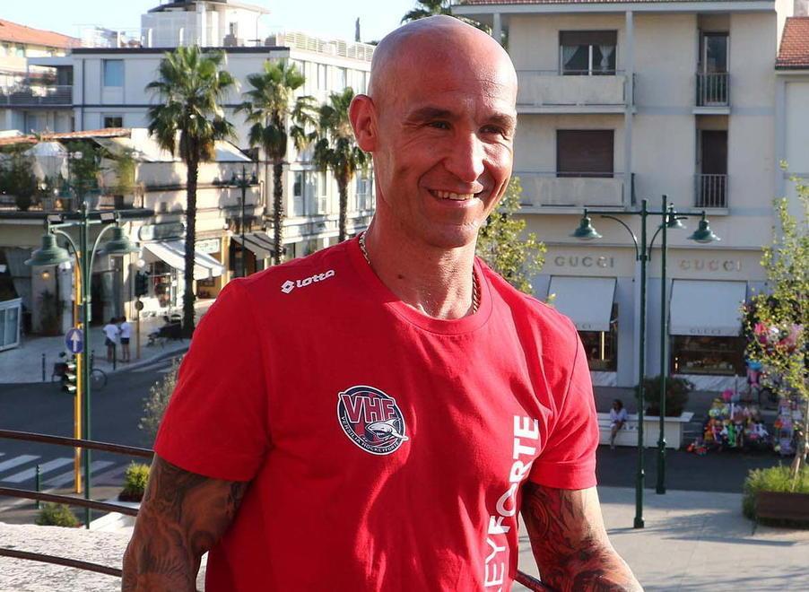 Tifosi rossoblù in delirio per il ritorno di Gil: è festa con l’AperiPedro 