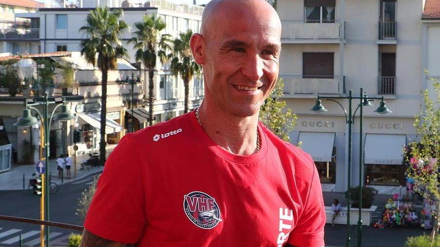 Tifosi rossoblù in delirio per il ritorno di Gil: è festa con l’AperiPedro