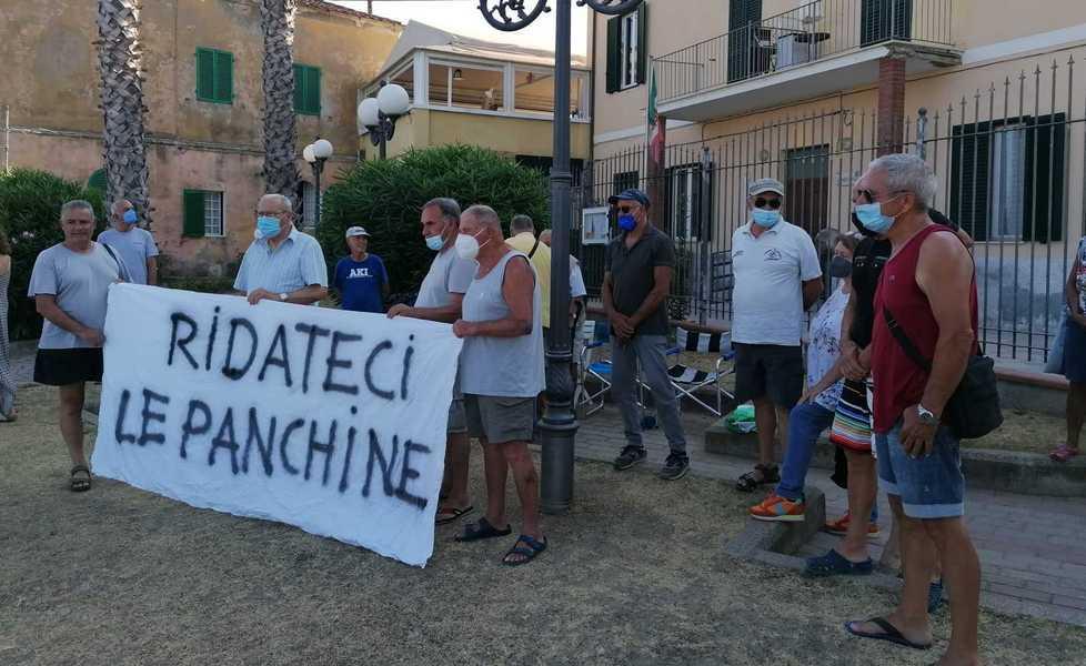 Parola fine sul caso panchine Saranno spostate di un metro 
