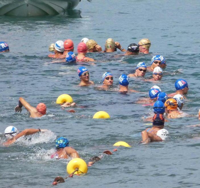 A Baratti il campionato italiano di nuoto in acque libere open 
