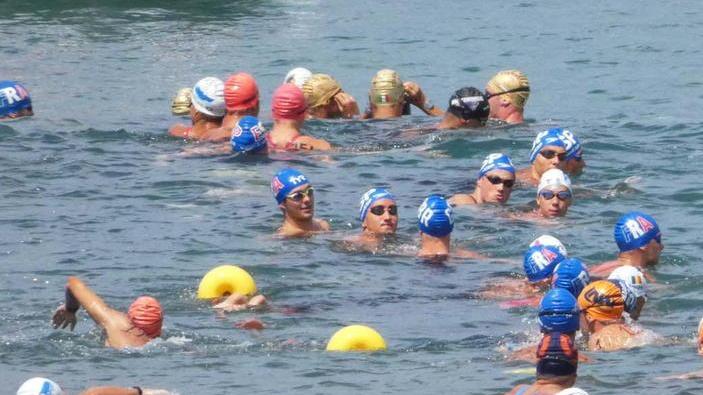 A Baratti il campionato italiano di nuoto in acque libere open