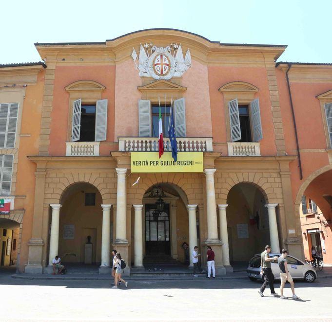 Cgil e Cisl, attacco al Comune «L’unico ente che non firma»