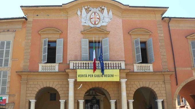 Cgil e Cisl, attacco al Comune «L’unico ente che non firma»