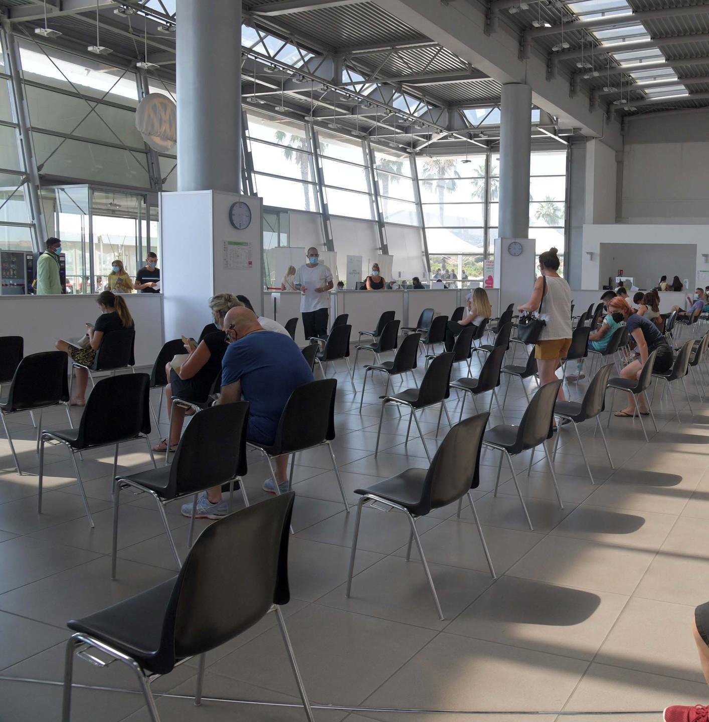 Covid, sanitari sardi non vaccinati: altre 80 lettere di richiamo 