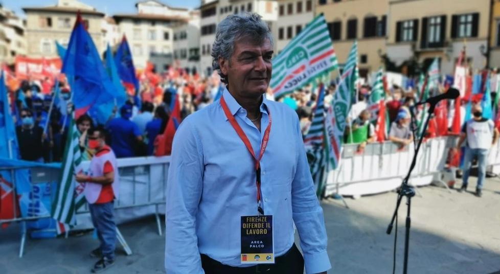 Giancarlo Antognoni lunedì scorso alla manifestazione contro i licenziamenti alla Gkn