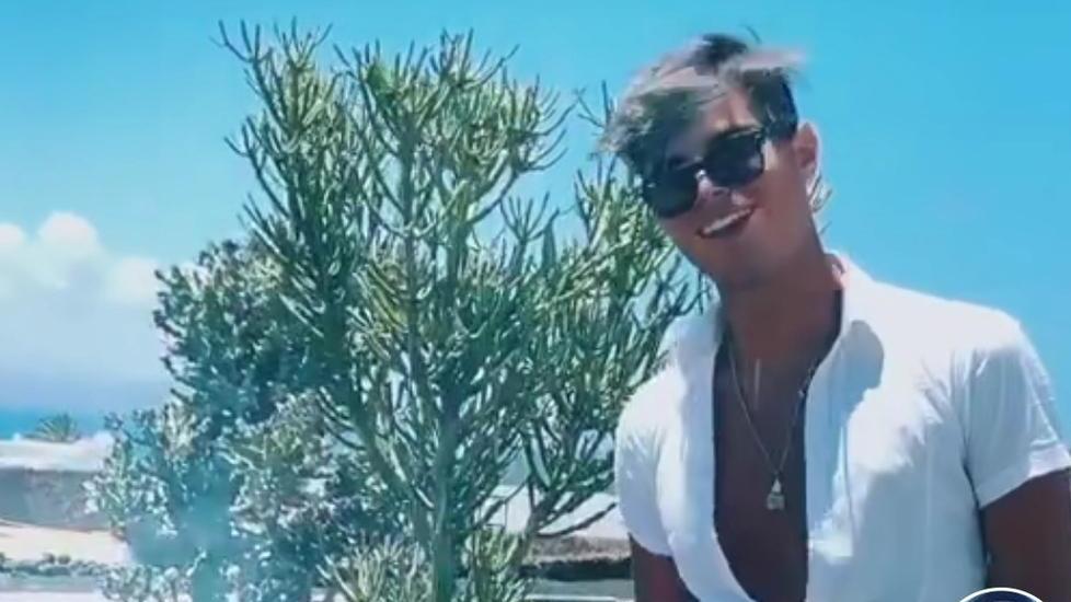 Ventenne star dei social picchiato per un cellulare: l'aggressione di fronte a un hotel a Pisa