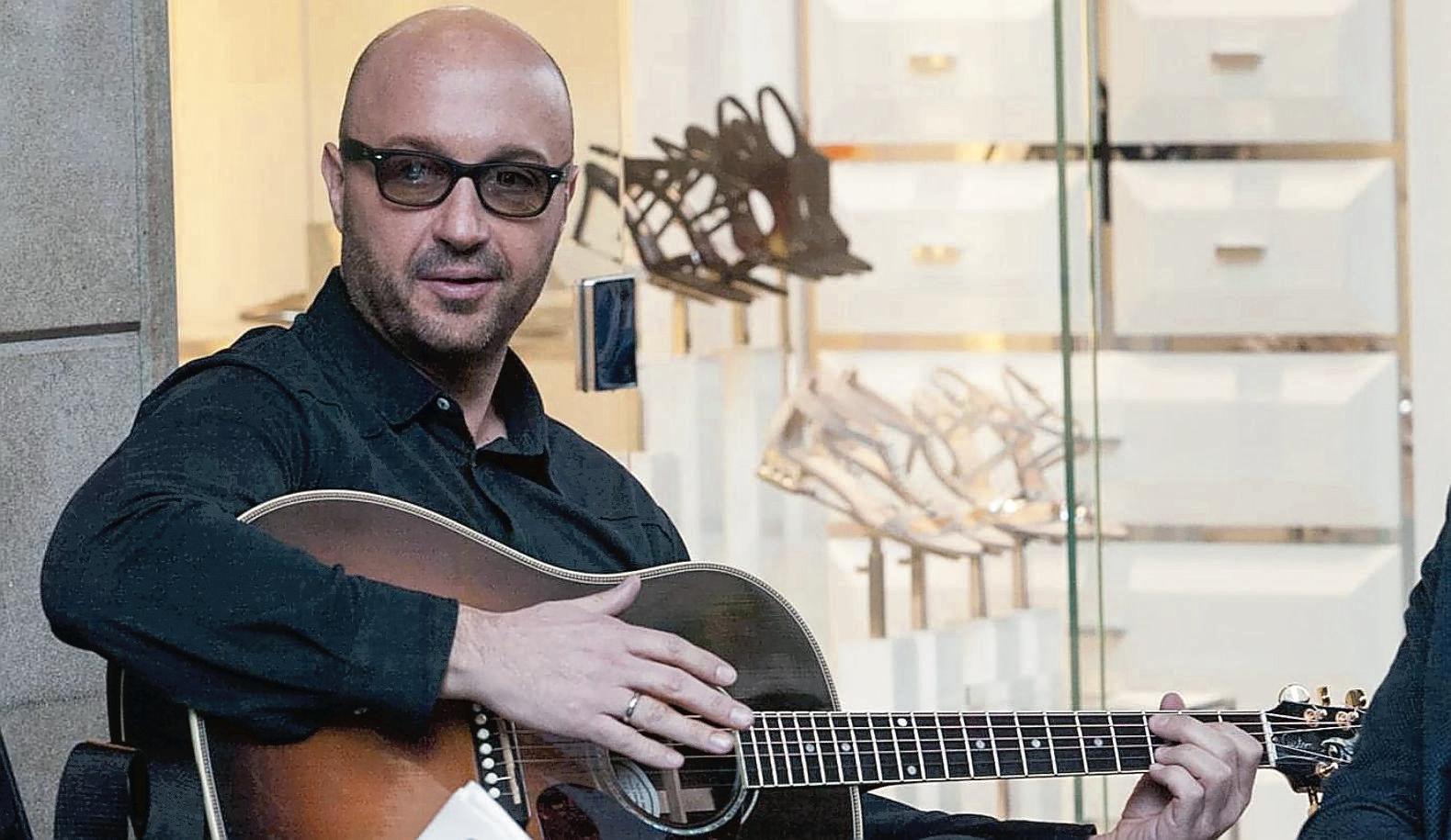 Bastianich, nuova vita: dai fornelli al rock... 