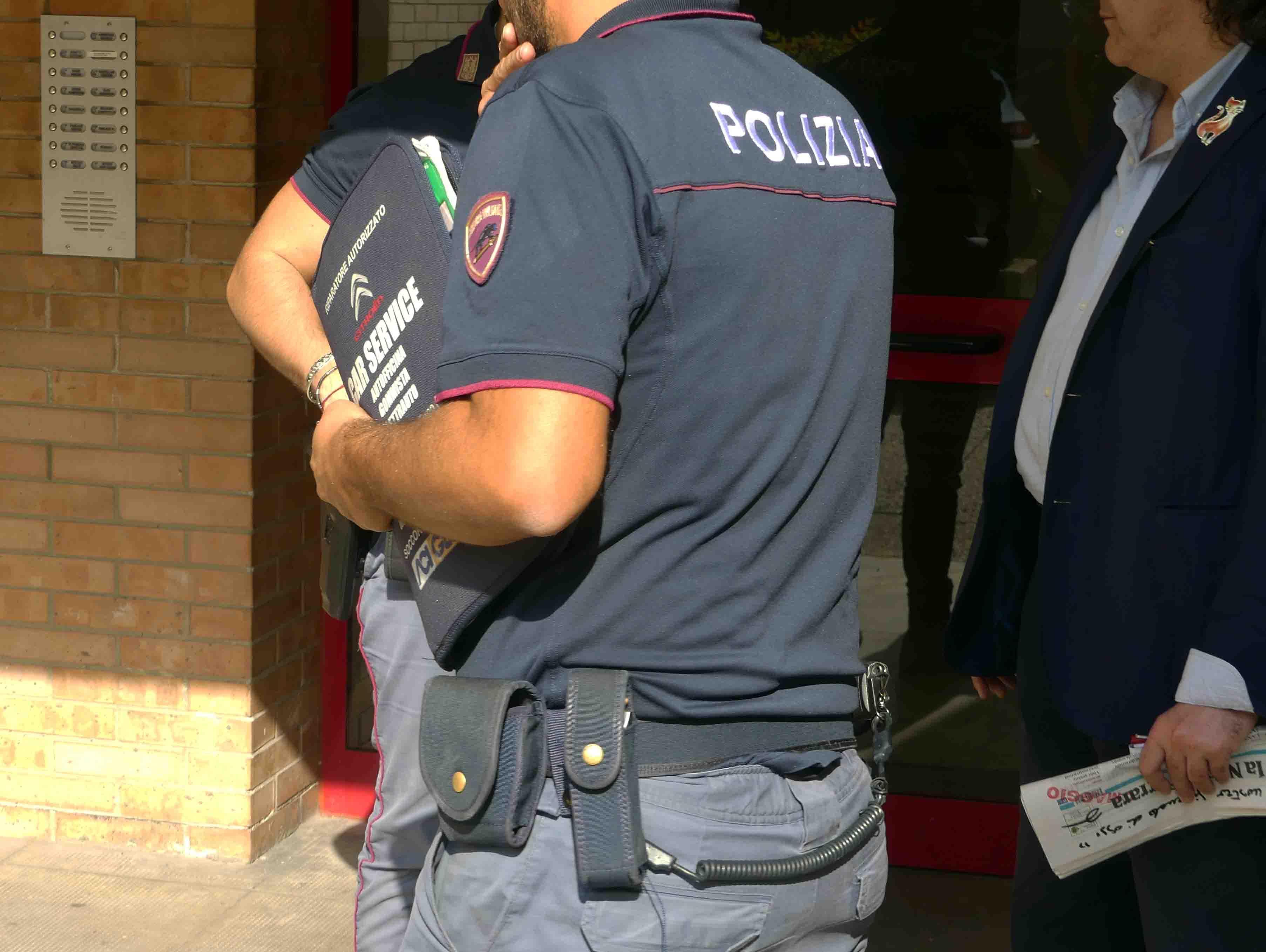 Ferrara. Solo e affamato: anziano chiede aiuto alla polizia