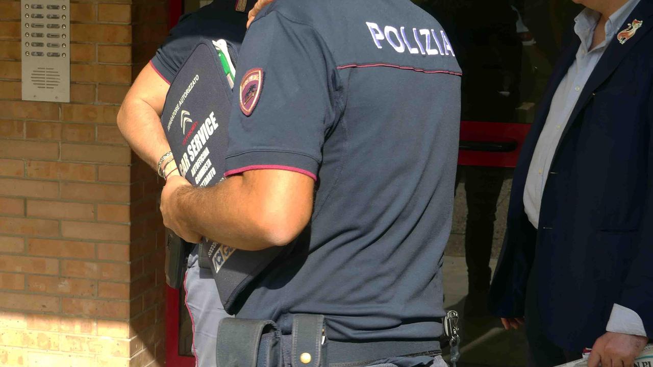 Ferrara. Solo e affamato: anziano chiede aiuto alla polizia