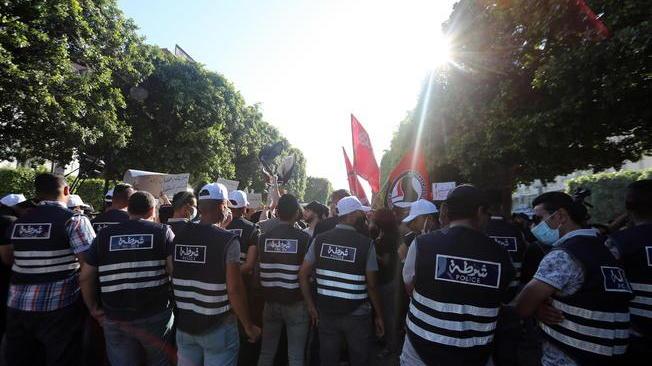 Tunisia: proteste nel giorno della Festa per la Repubblica