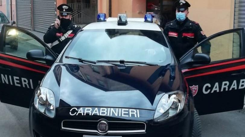Urla chiedendo aiuto per le botte del partner Finisce all’ospedale