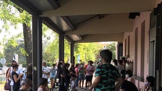 «Code interminabili per fare il vaccino»