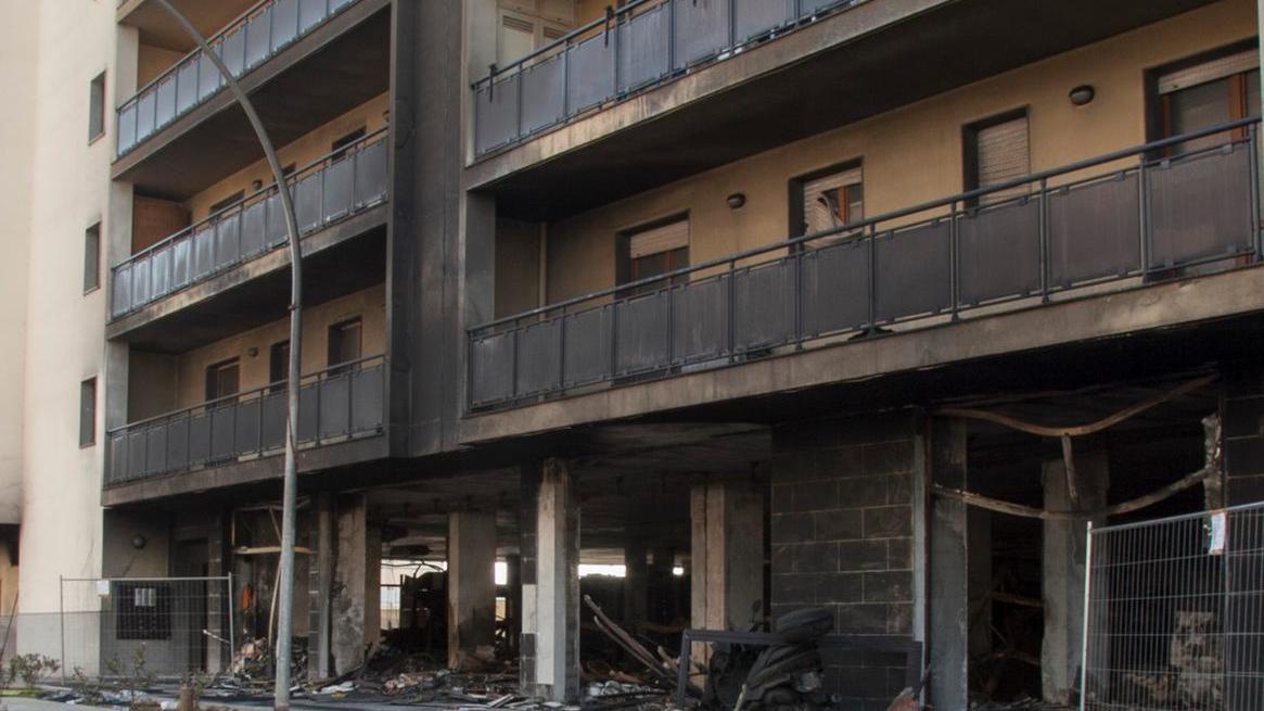 Palazzo distrutto dal fuoco ad Alghero: «Facciamone uno nuovo» 