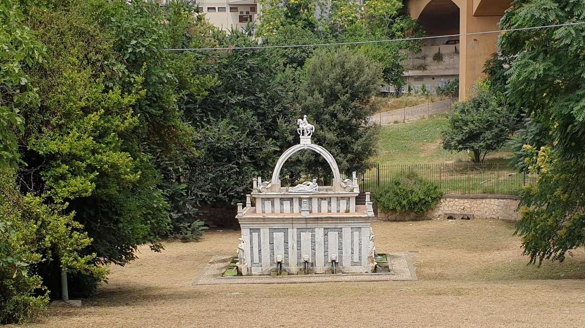 La fontana di Rosello ripulita dalle erbacce 