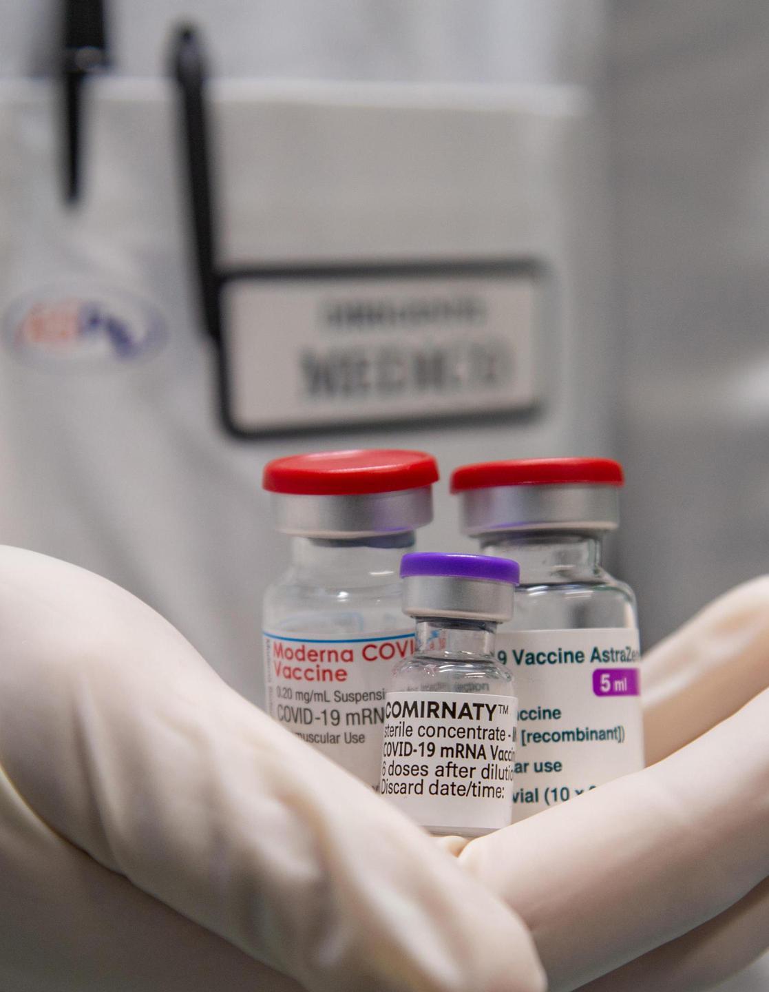 I medici ai colleghi no vax: «Fuori chi non si vaccina» 