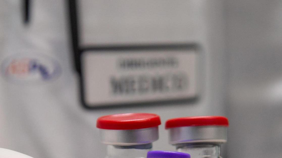 I medici ai colleghi no vax: «Fuori chi non si vaccina» 