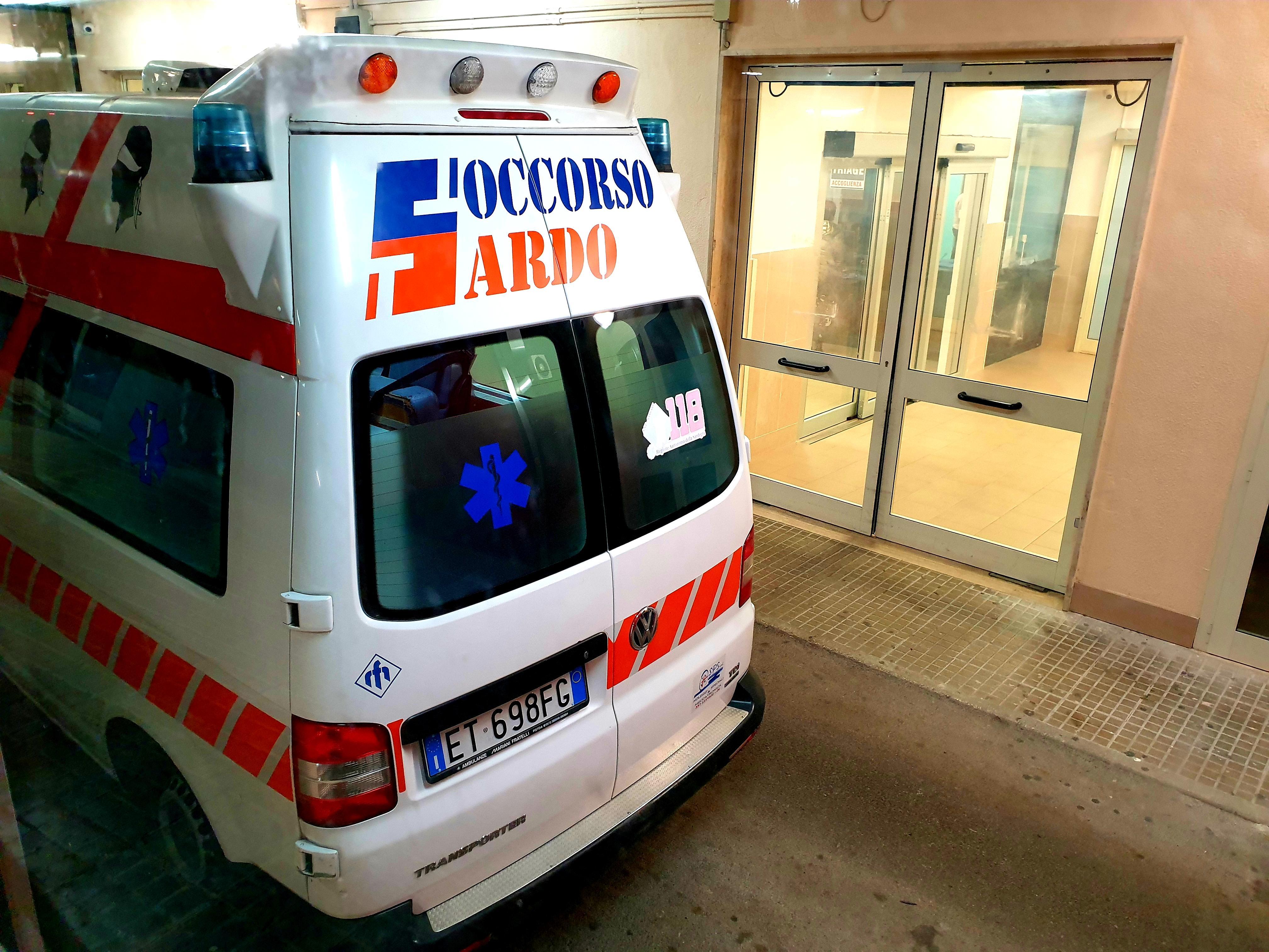 Sbatte sul guard rail e finisce nella scarpata: in ospedale motociclista di Selargius