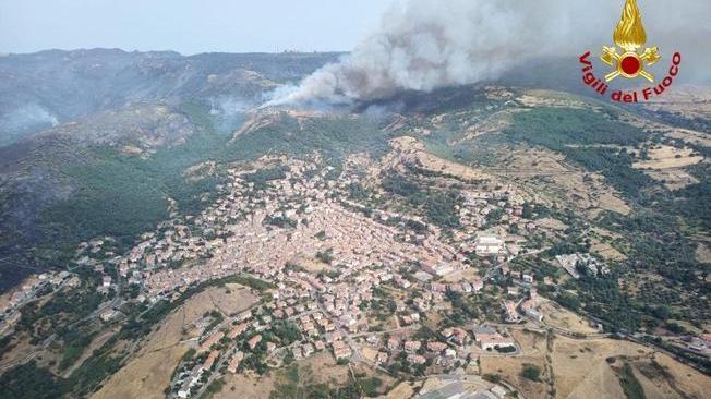 Rogo Oristanese: fiamme attive a Santu Lussurgiu e Suni