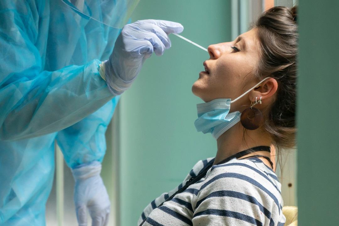 Il virus non molla, contagi quintuplicati