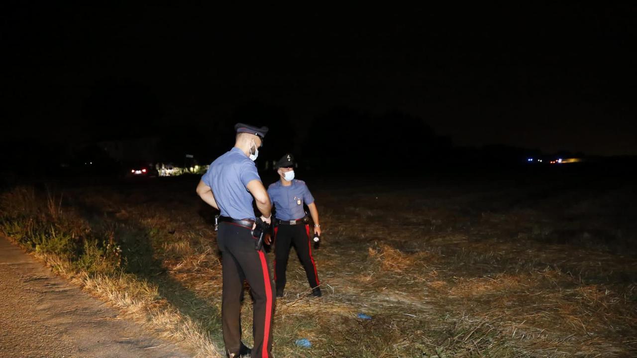 Choc per il cadavere bruciato nel campo, il sindaco: «Un fatto mai successo»