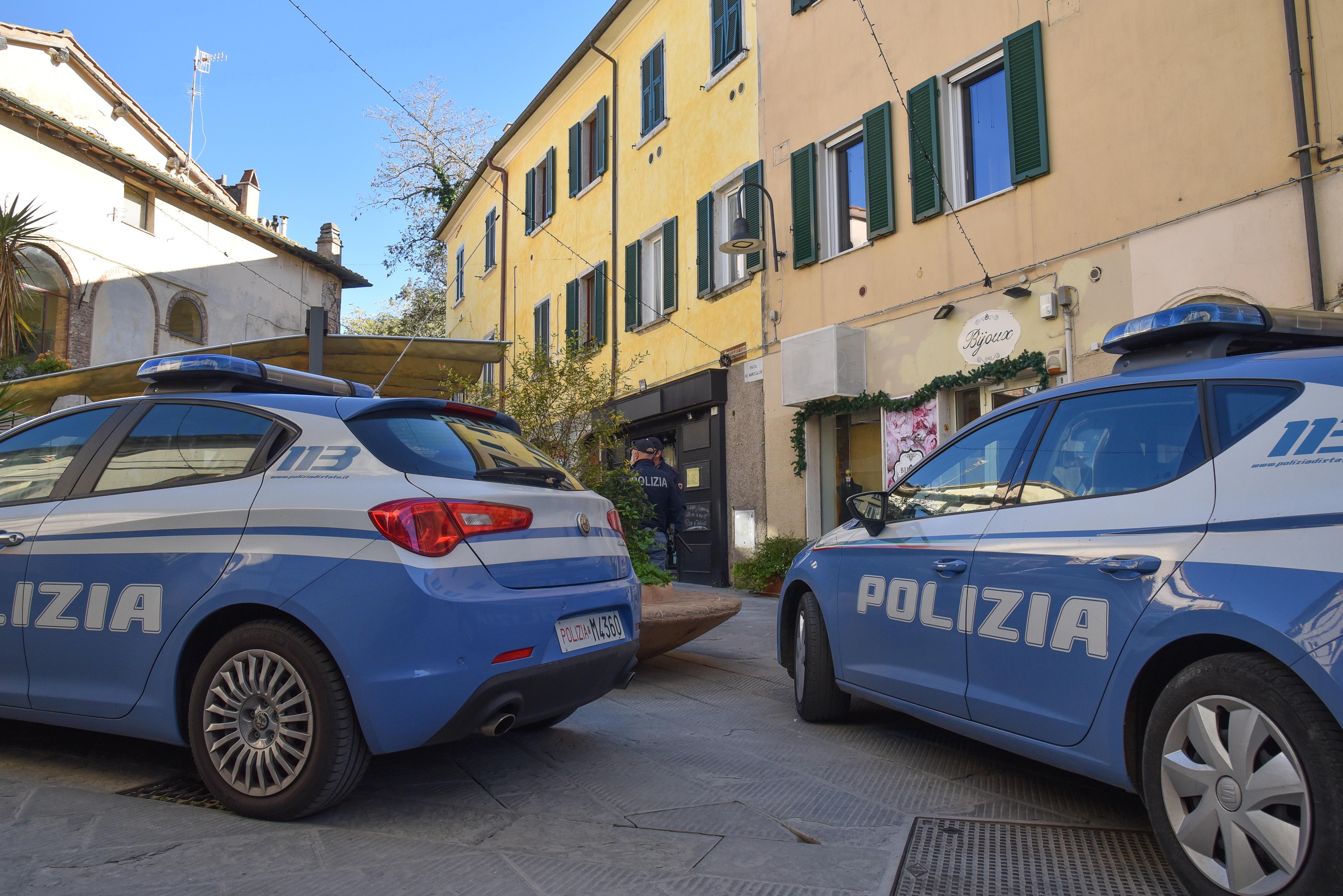 Un'auto della polizia in una foto d'archivio