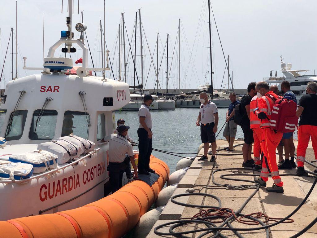 Alghero, pescatore professionista si ferisce gravemente a un dito