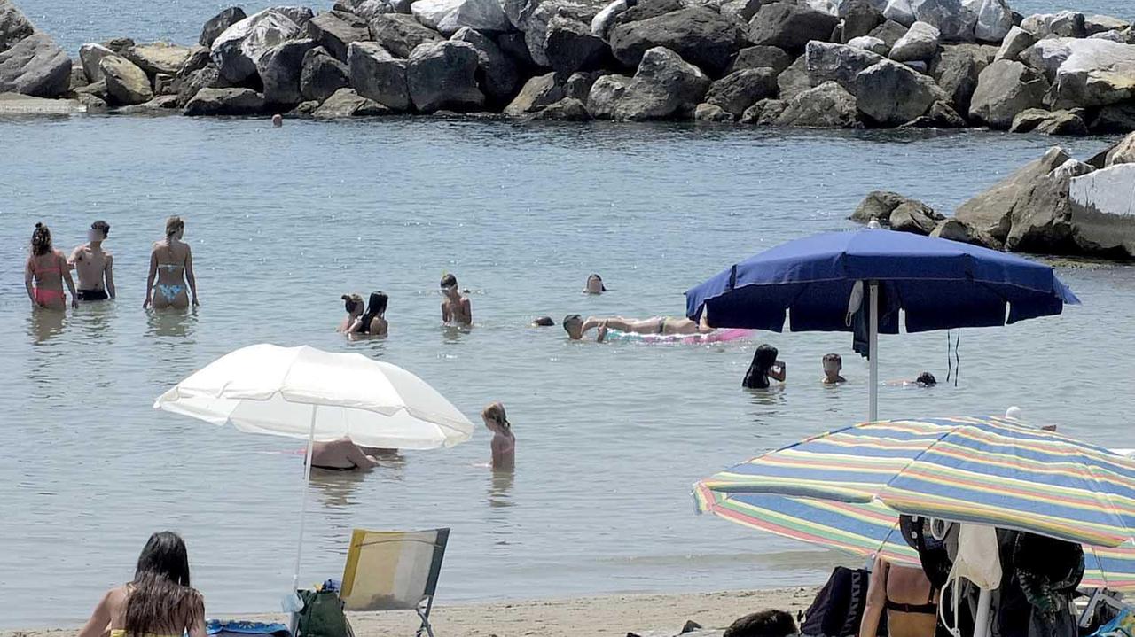 Marina di Pisa, riaperto alla balneazione il tratto di mare davanti a via Tullio Crosio