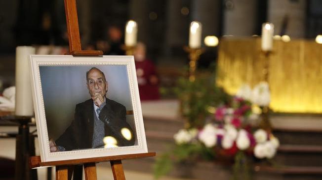 Francia: Macron omaggia padre Hamel, 'non dimentichiamo'